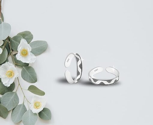 triangle pattern motif- SIVYAA Trendy Oxidized pure silver Toe Ring Band