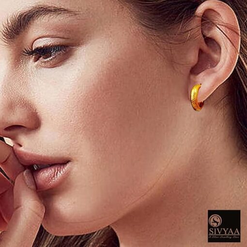 model wearing- SIVYAA gold finish round grid textured curvish edge hoop bali earring 15mm