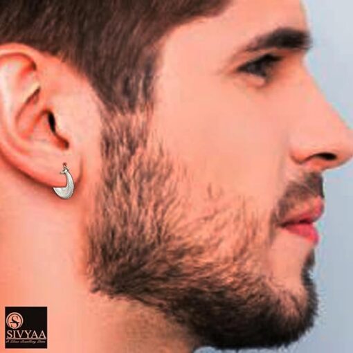 male model wearing- SIVYAA Kaju Shape grid textured pure silver Hoop12mm