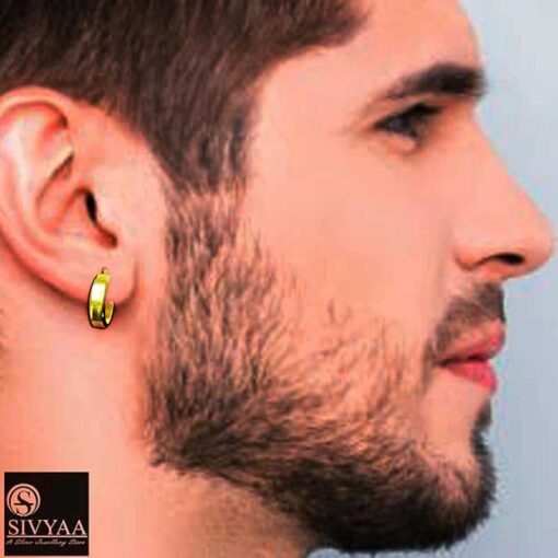 male model wearing -SIVYAA gold plain round flattish edge 15mm pure hoop