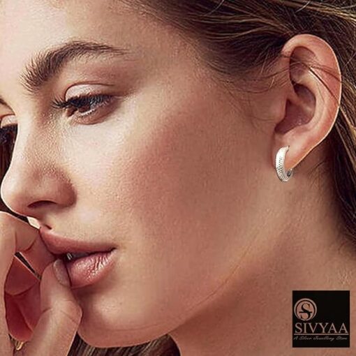 model wearing-SIVYAA round grid textured curvish edge pure silver hoop bali earring 15mm